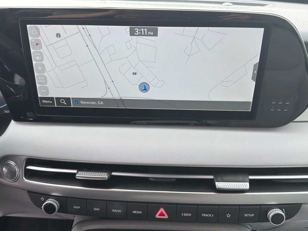 Used 2024 White Hyundai SEL image 29