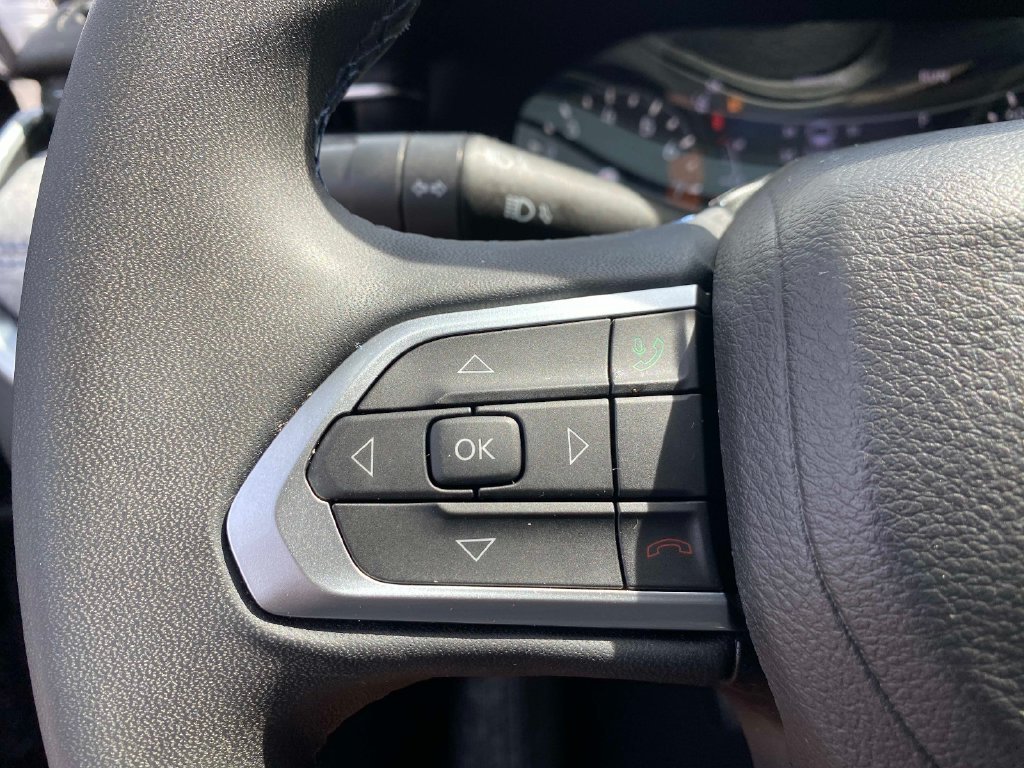 Used 2022 Black Jeep Latitude image 18