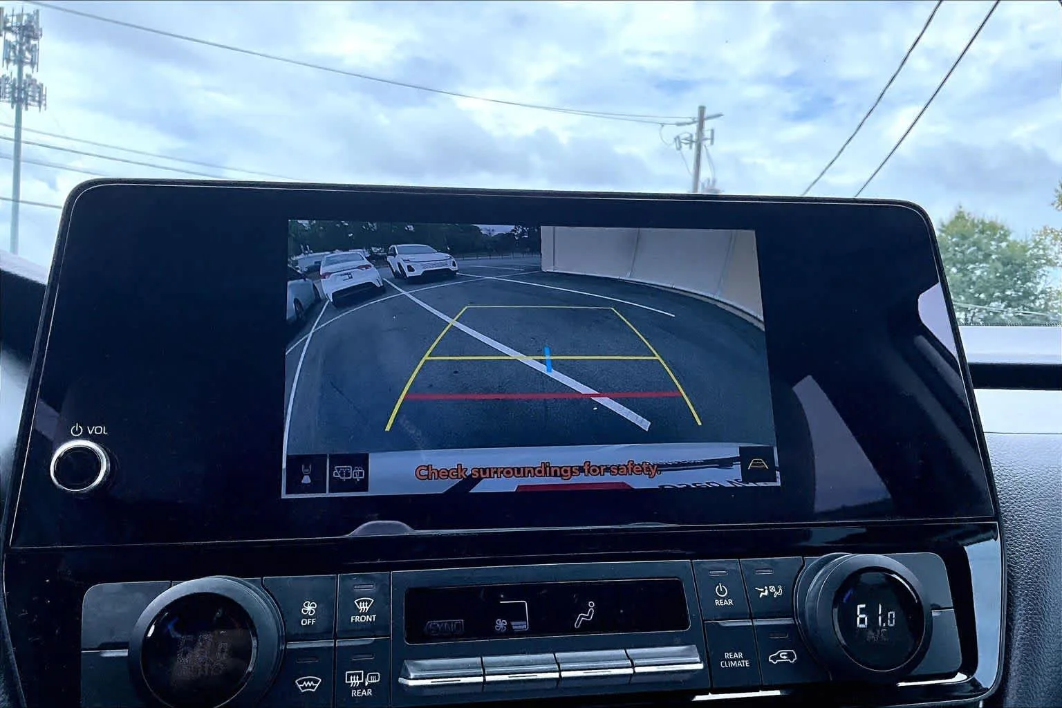 Used 2025 Wind Chill Pearl Toyota LE image 27