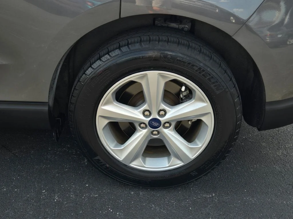 Used 2022 Gray Ford SE image 13