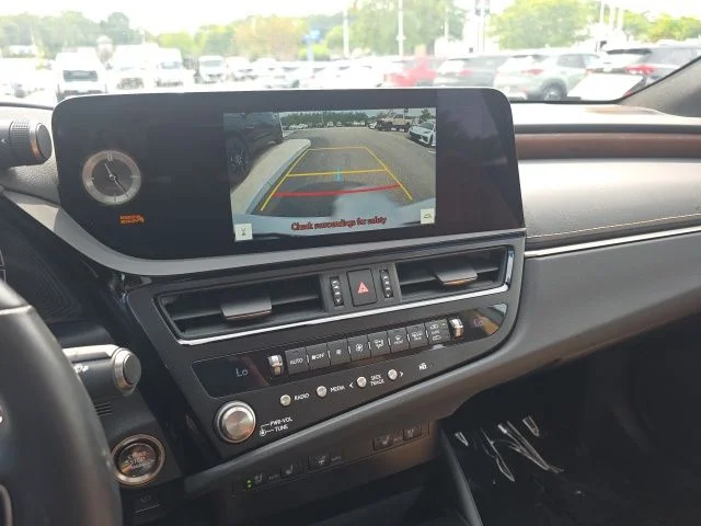 Used 2025 White Lexus 350 image 25