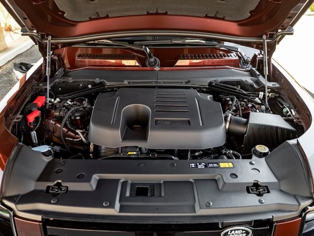 New 2026 Sedona Red Land Rover S image 35