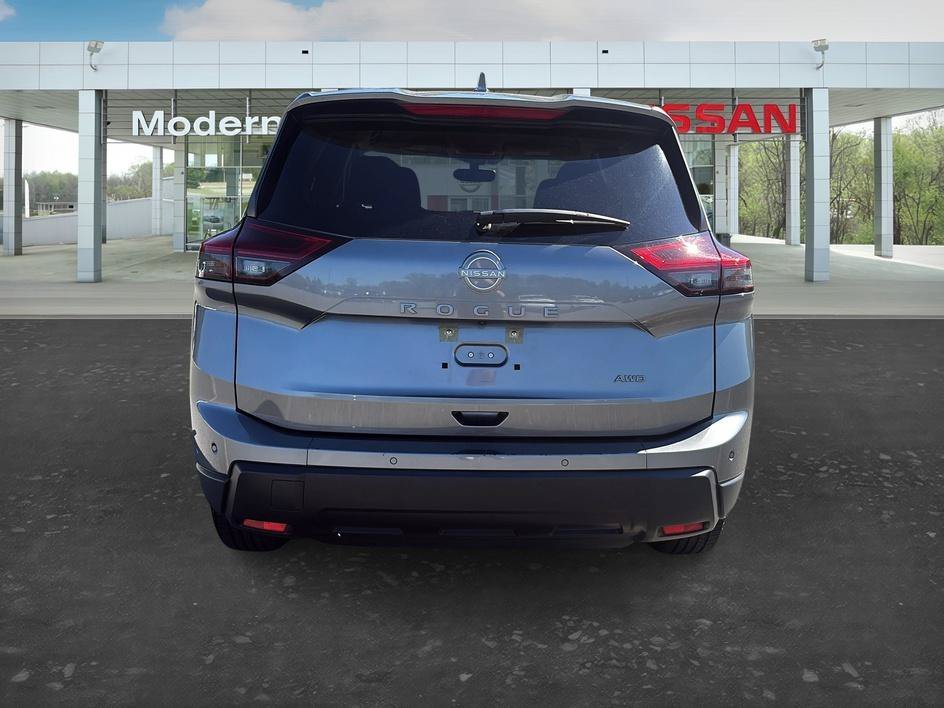 Used 2025 Gun Metallic Nissan SV image 4