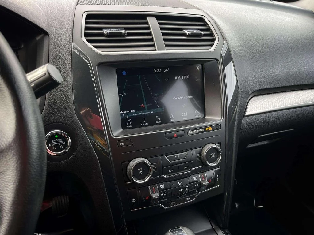 Used 2019 Agate Black Metallic Ford XLT image 9