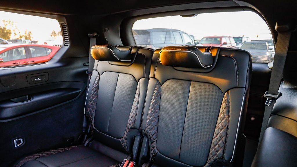 New 2026 Diamond Black Crystal Pearlcoat Jeep Summit image 23