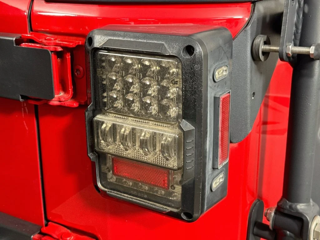 Used 2015 Red Jeep Sport image 28
