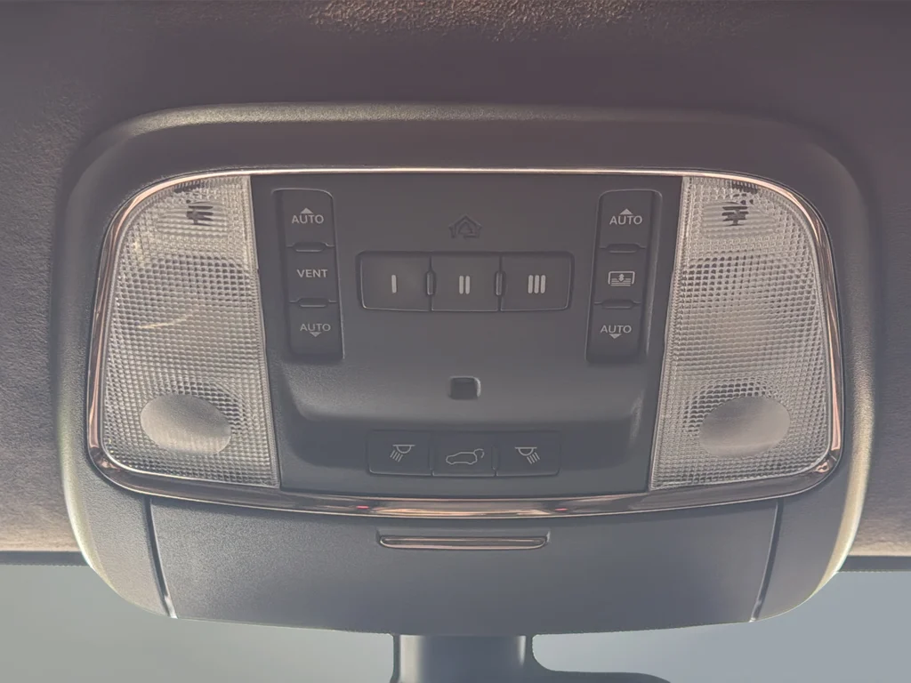 Used 2014 Black Jeep Summit image 40