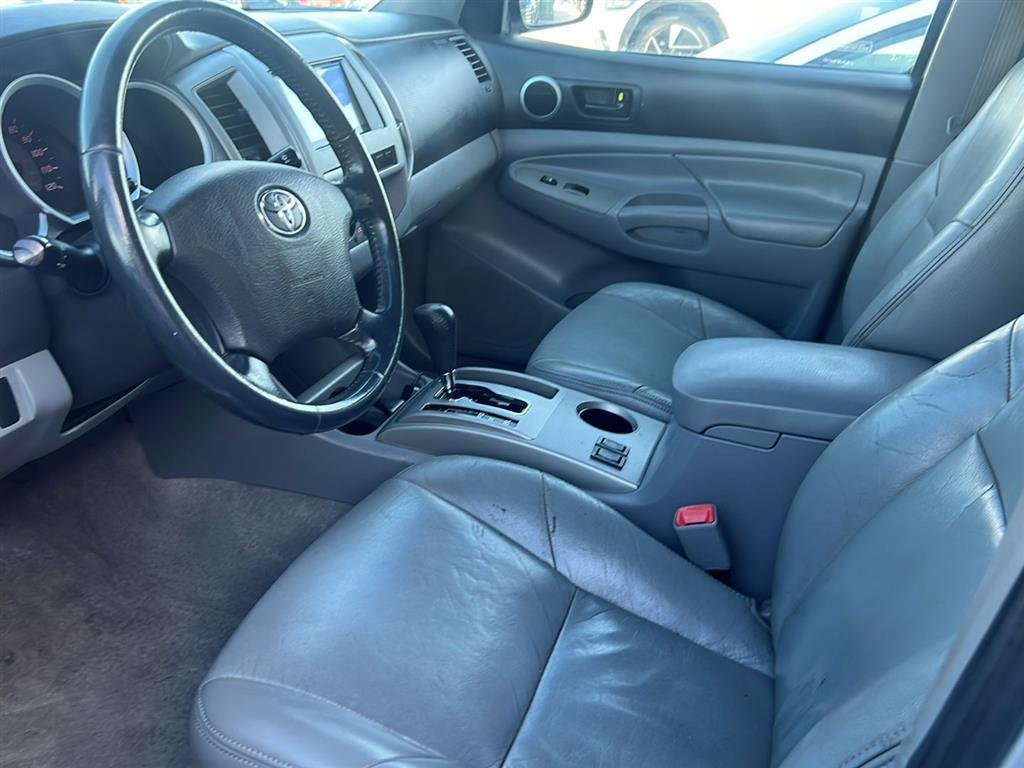 Used 2006 Silver Streak Mica Toyota Base V6 image 9