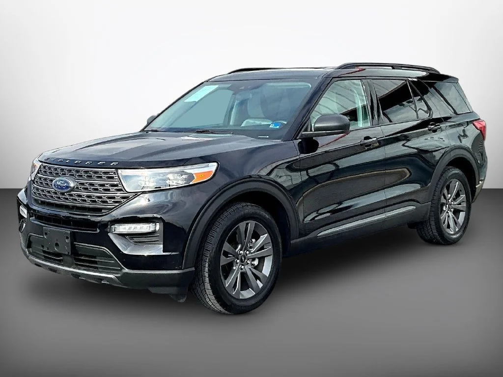 Used 2021 Black Ford XLT image 3