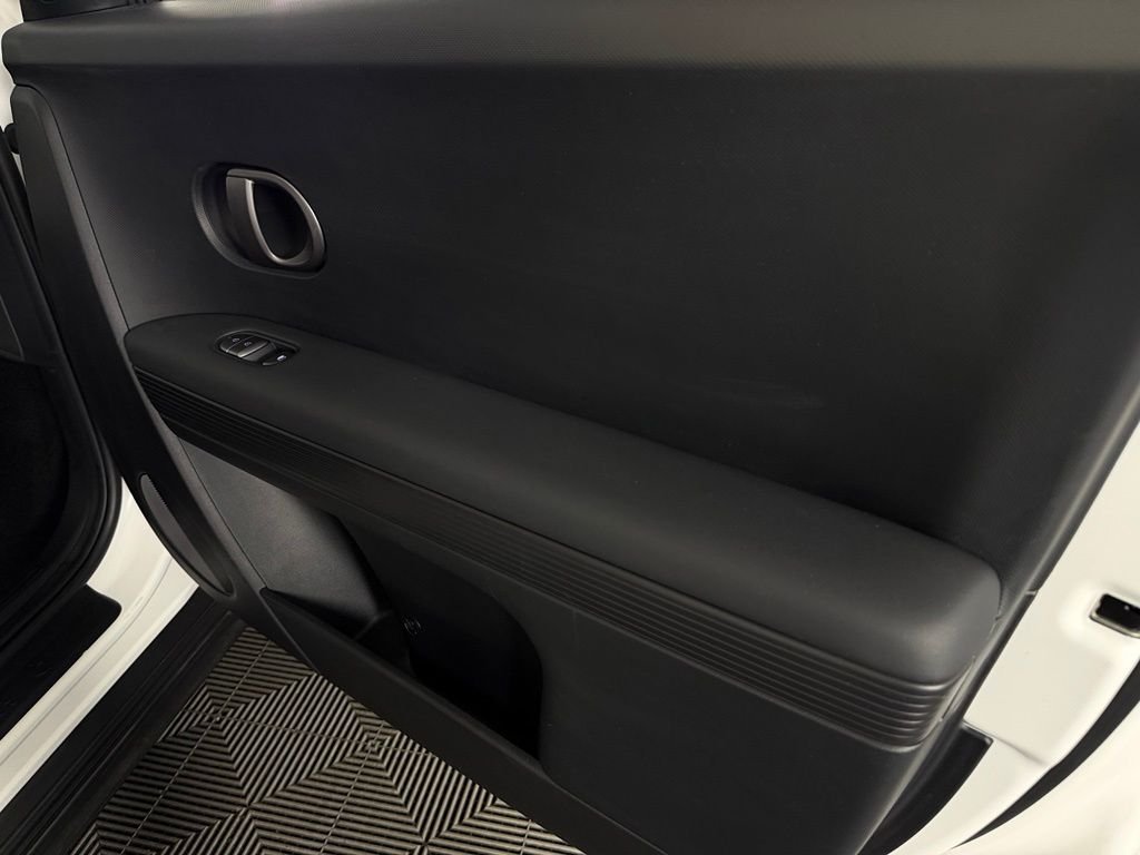 Used 2025 White Hyundai SEL image 34