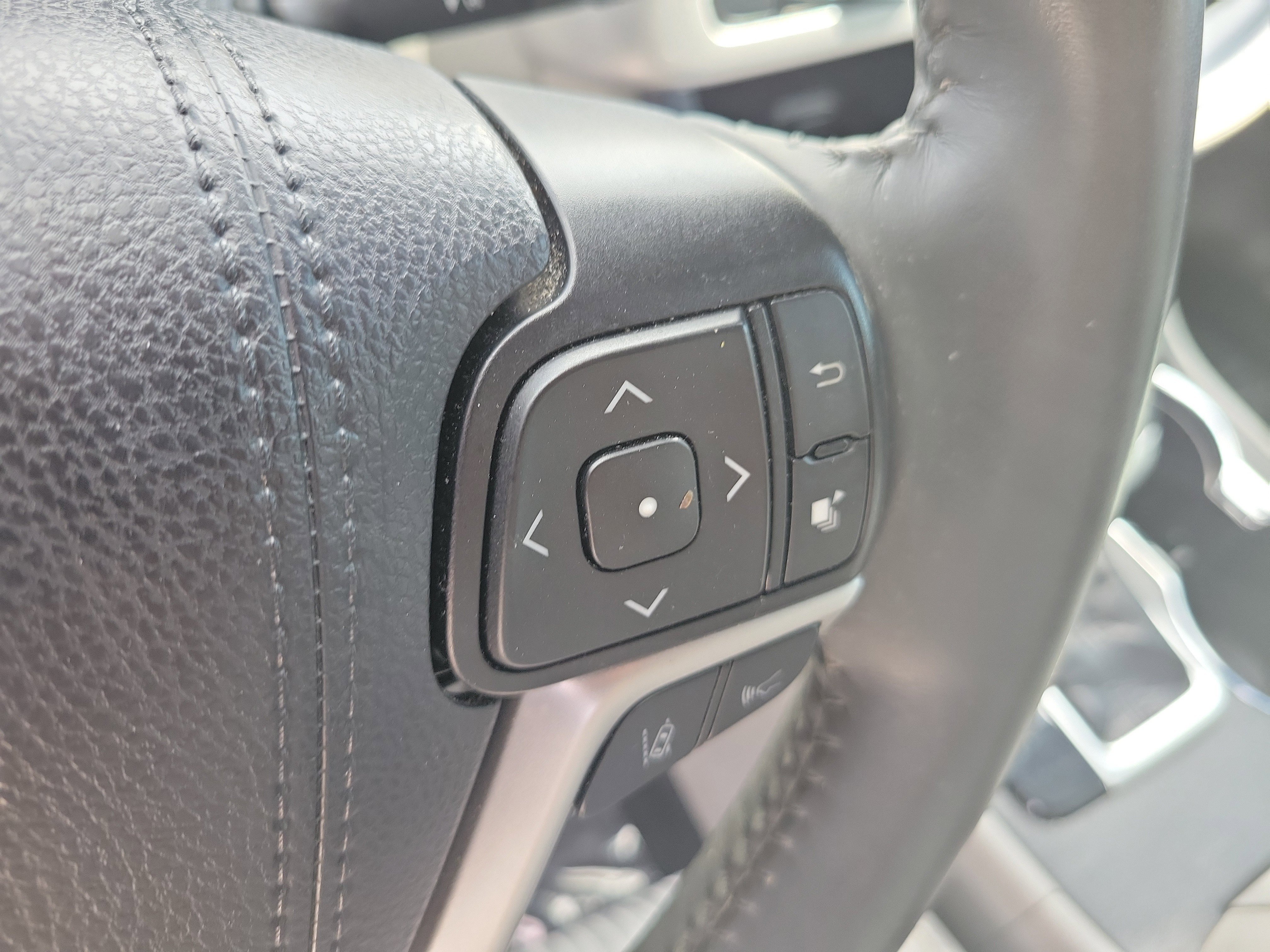 Used 2019 Shoreline Mist Toyota LE Plus image 28