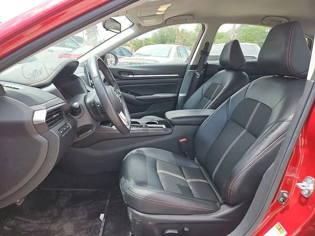 2025 Nissan Altima SR - Photo 15
