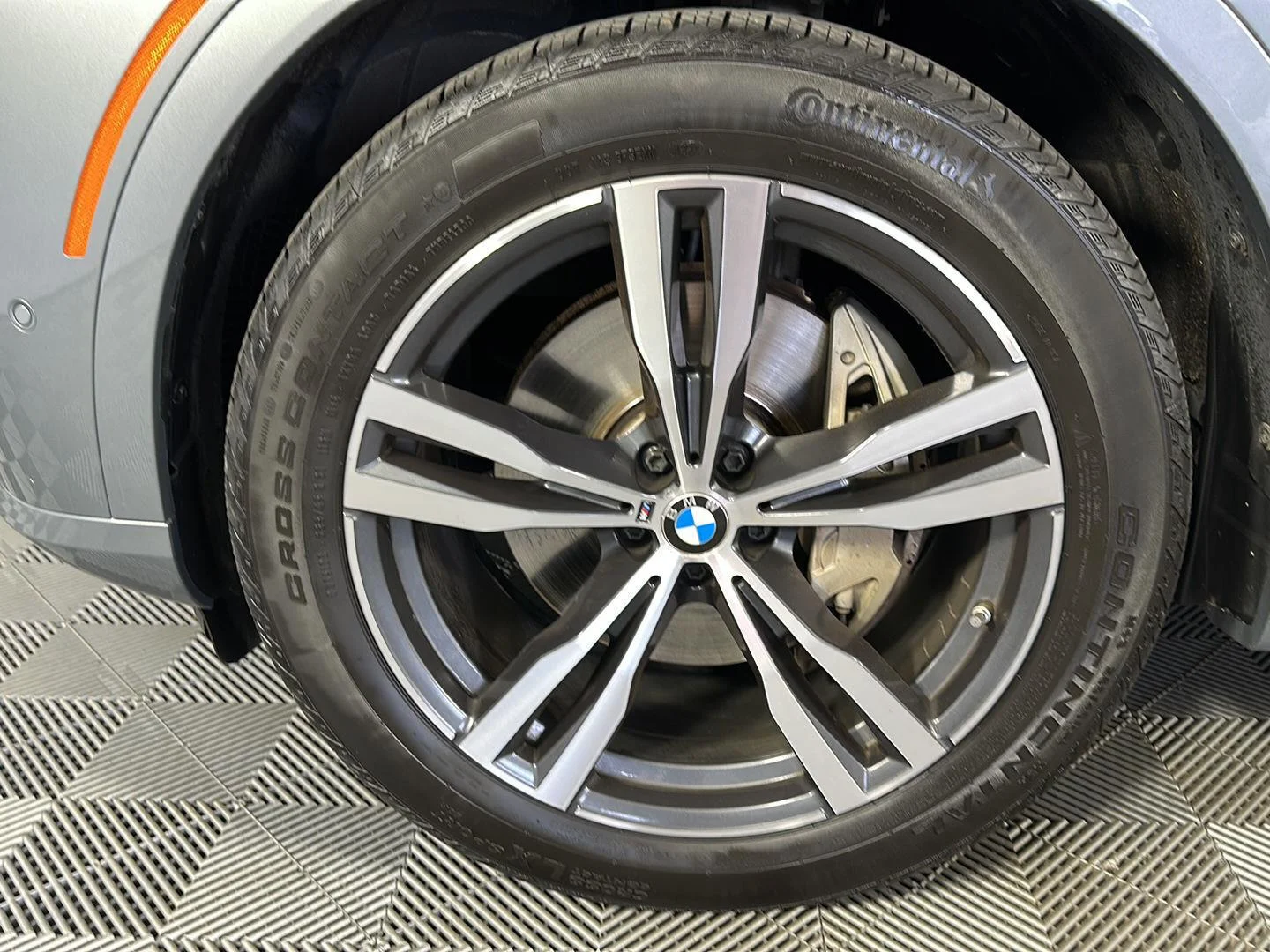 Used 2024 Skyscraper Grey Metallic BMW xDrive40i image 5