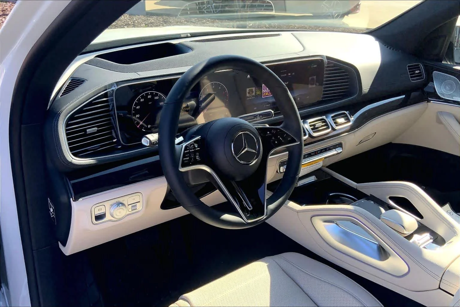 New 2026 MANUFAKTUR Moonlight White Metallic Mercedes-Benz GLE 450 image 8