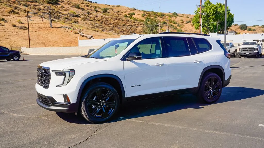 New 2026 Summit White GMC Elevation image 3