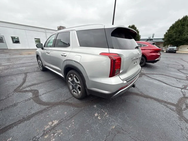 Used 2025 Silver Hyundai SEL Premium image 5
