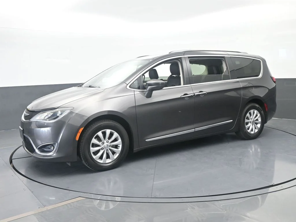 Used 2019 Chrysler Pacifica Touring L with VIN 2C4RC1BG2KR731472 for sale in Miami Lakes, FL