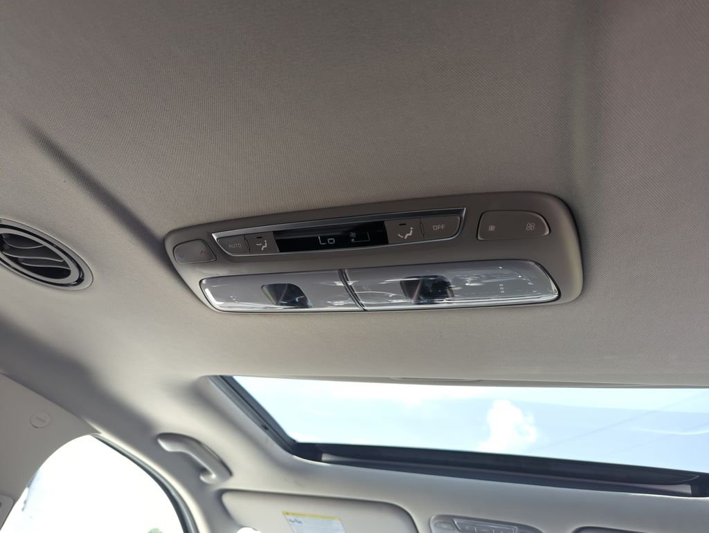 Used 2021 Green Kia EX image 36