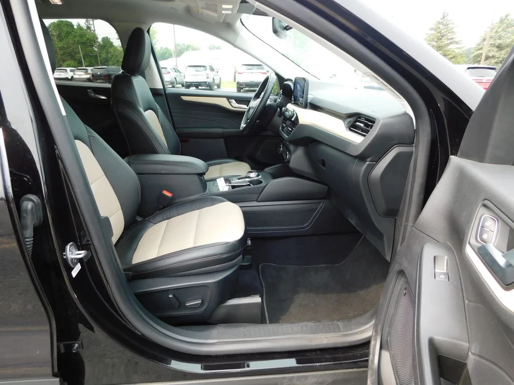 Used 2022 Black Ford Titanium image 18