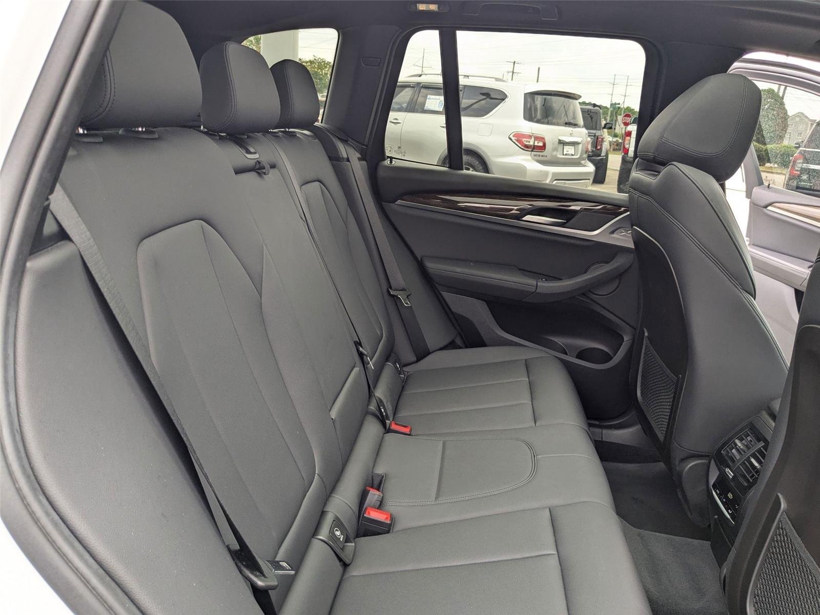 Used 2019 Mineral White Metallic BMW xDrive30i image 32