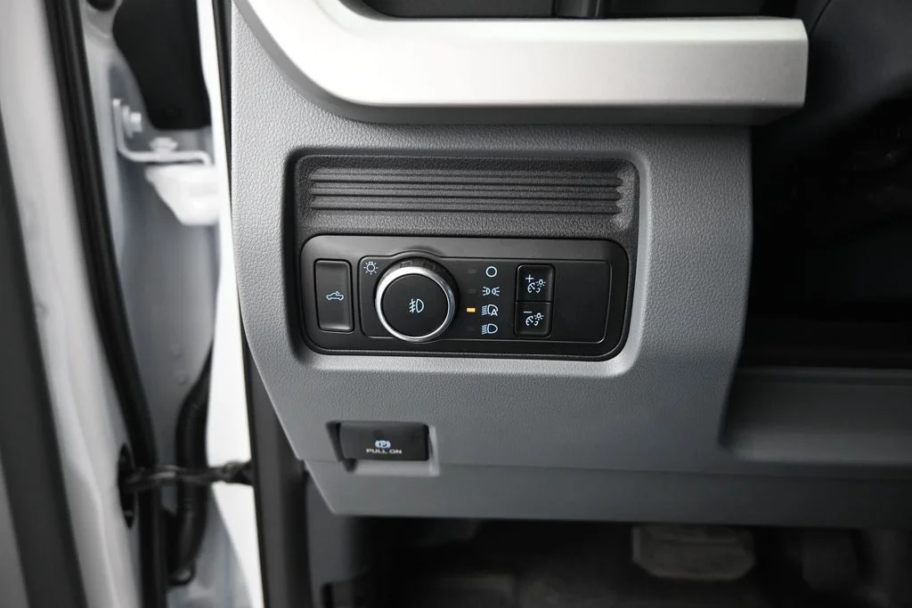 New 2026 Oxford White Ford XL image 11