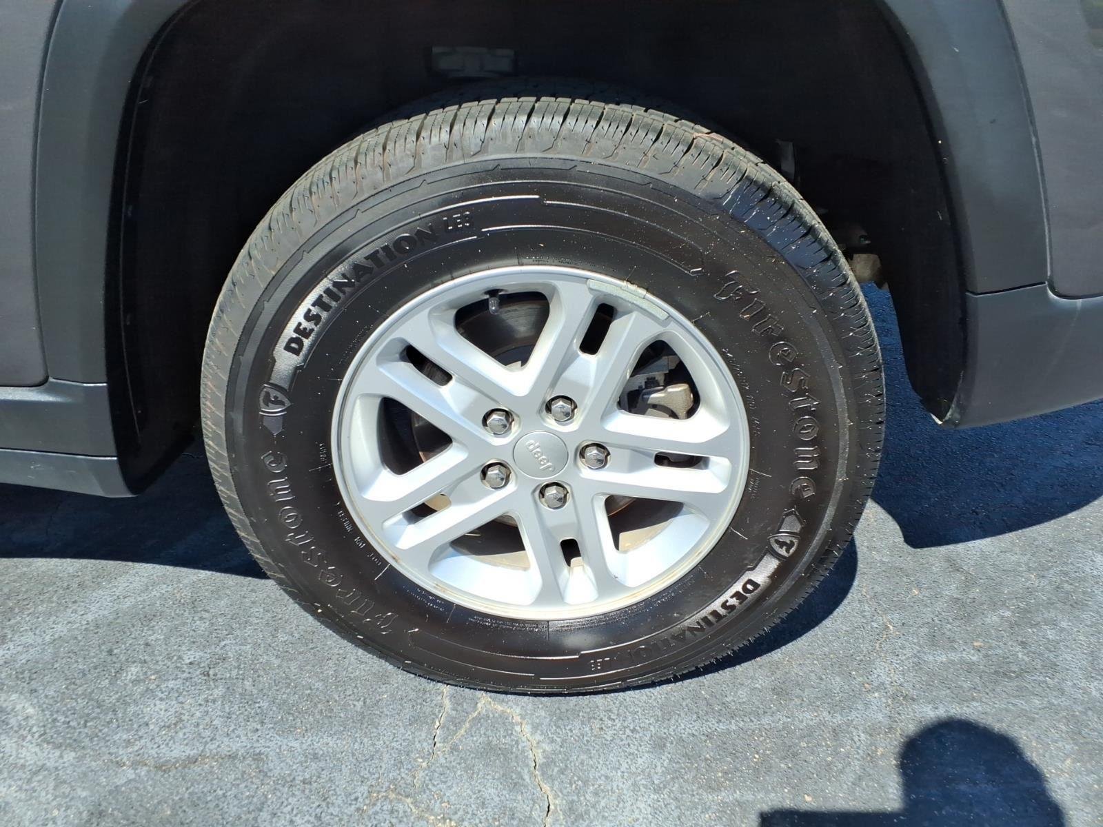 Used 2024 Baltic Gray Metallic Clearcoat Jeep Laredo image 13