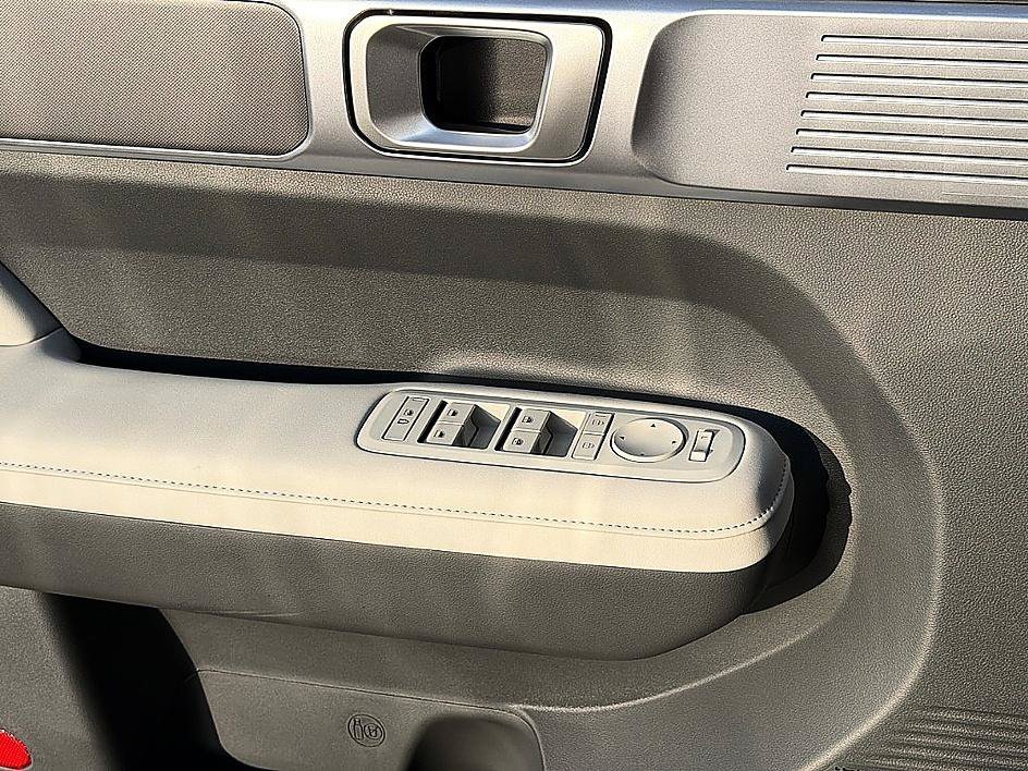 New 2027 Hampton Gray Hyundai SEL AWD image 15
