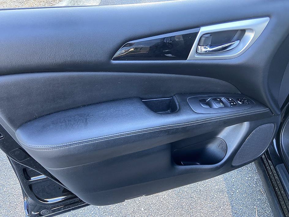 Used 2020 Magnetic Black Pearl Nissan SV image 8