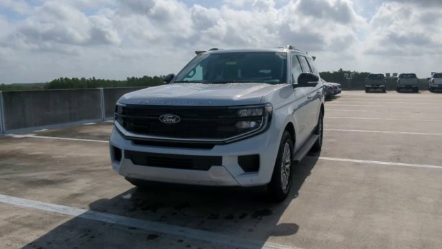 New 2026 Space Silver Metallic Ford Platinum® image 77