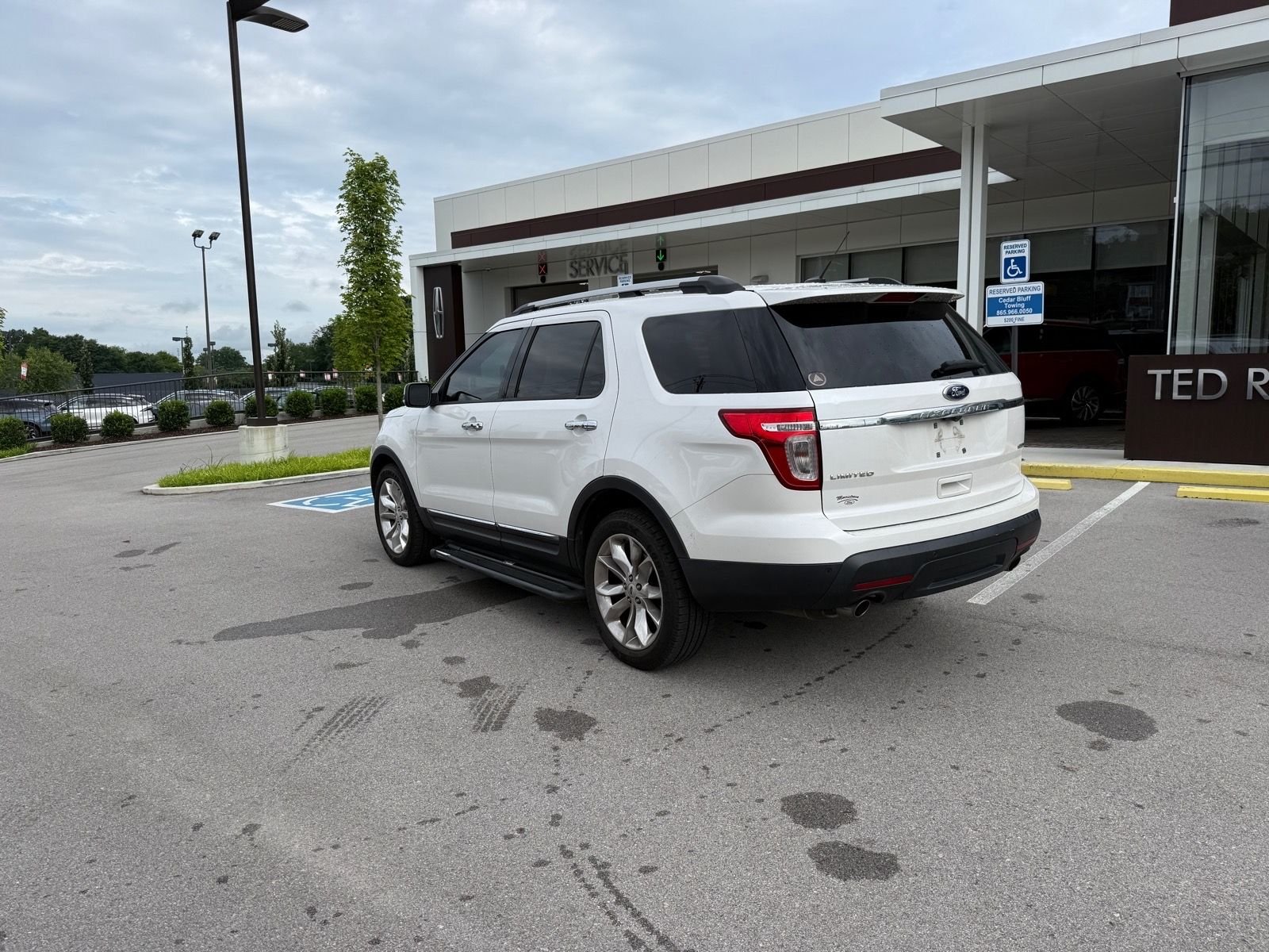 Used 2013 White Platinum Clearcoat Metallic Ford Limited image 4