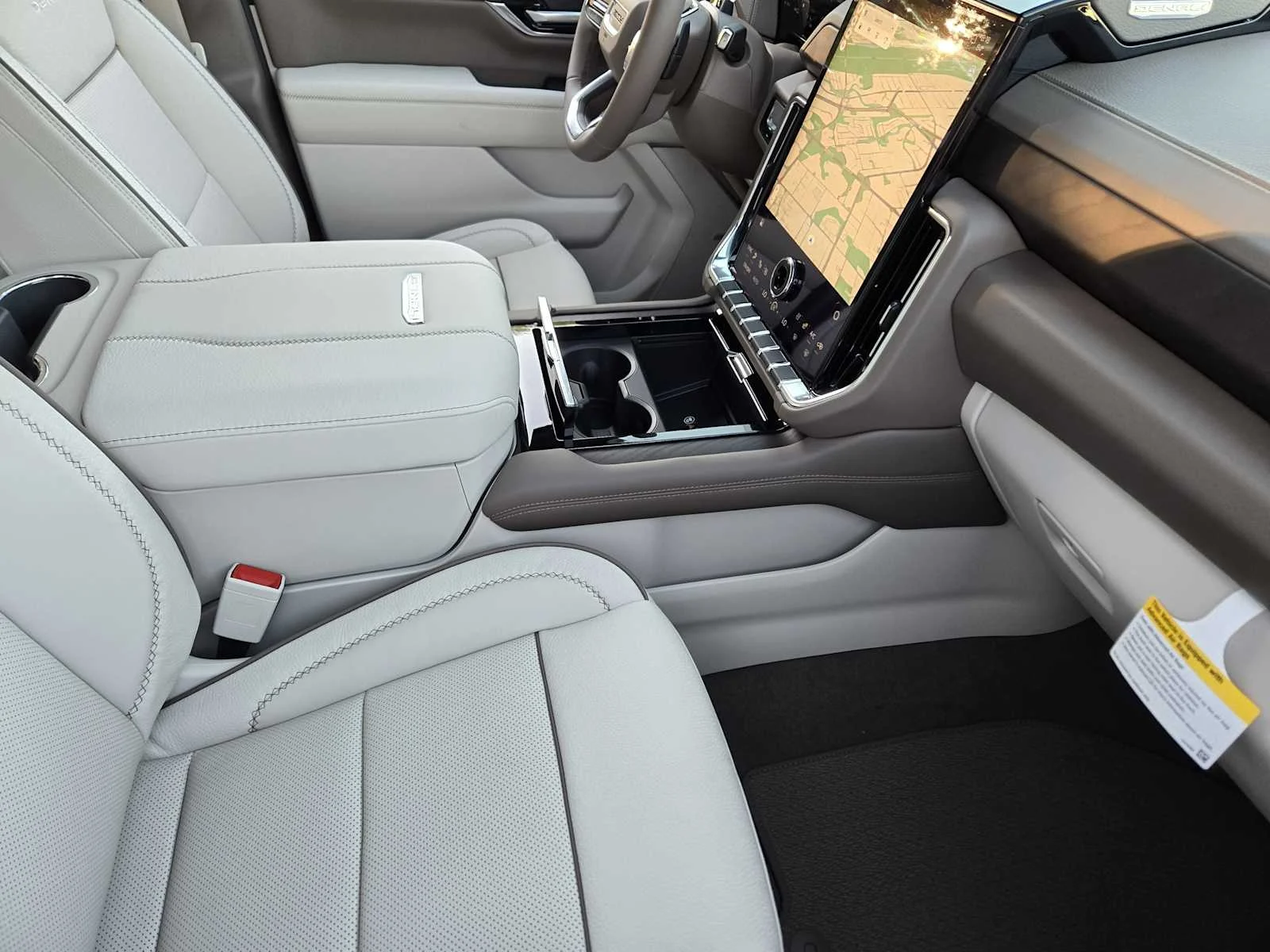 2027 GMC Yukon Denali - Photo 9