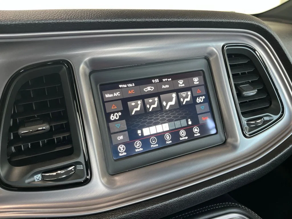 Used 2023 White Dodge SXT image 11