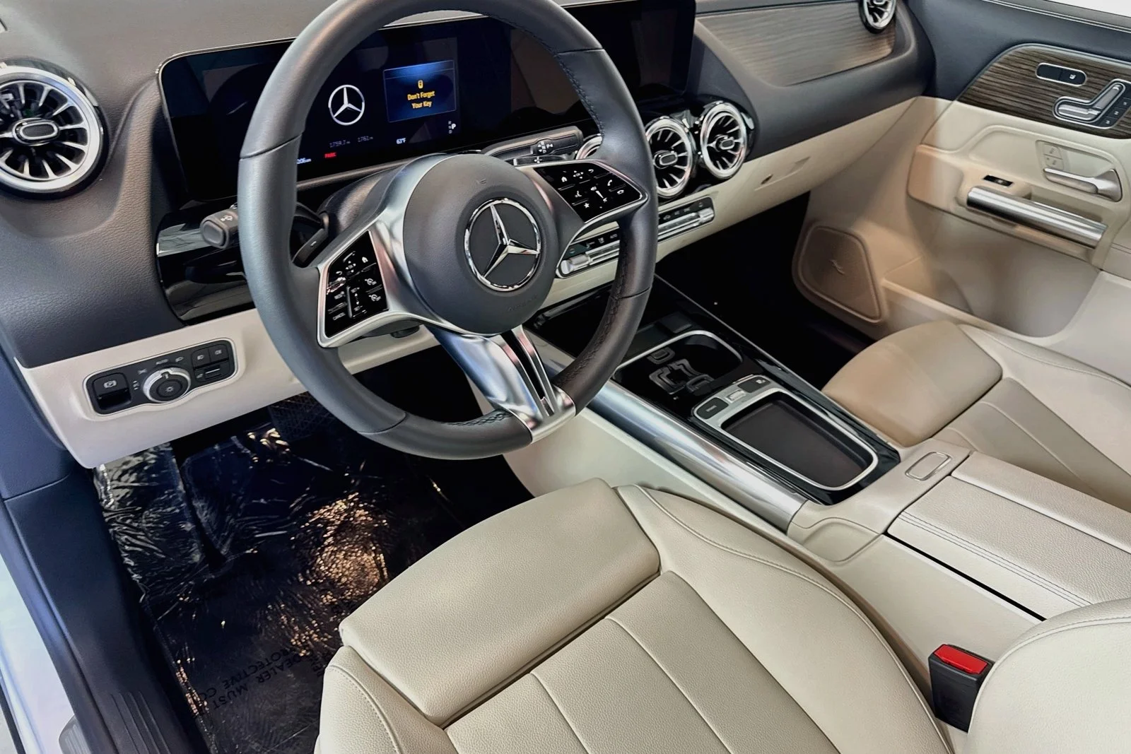 Used 2026 Polar White Mercedes-Benz GLA 250 image 9
