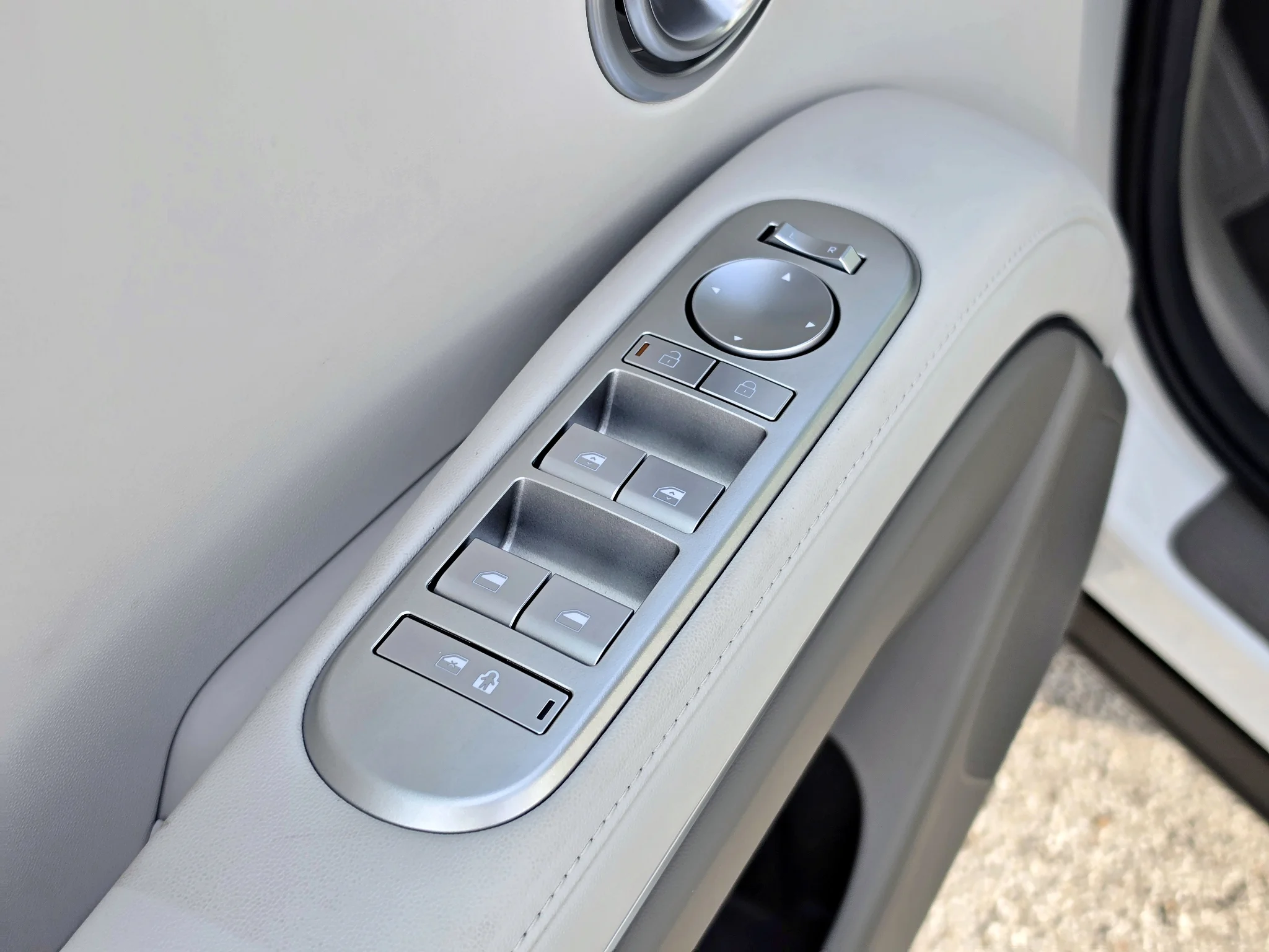 New 2027 Creamy White Pearl Hyundai SEL 7P image 20