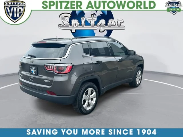 Used 2018 Gray Jeep Latitude image 9