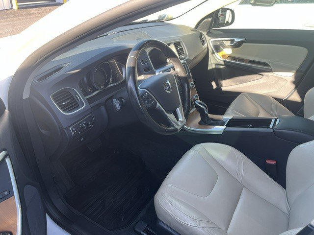 Used 2017 Crystal White Metallic Volvo Inscription Platinum image 4