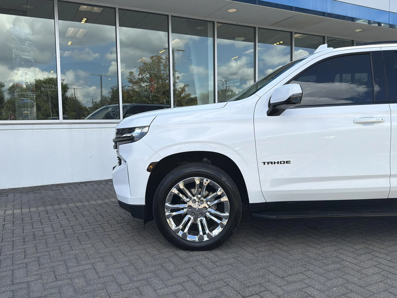 Used 2022 SUMMIT WHITE Chevrolet RST image 9