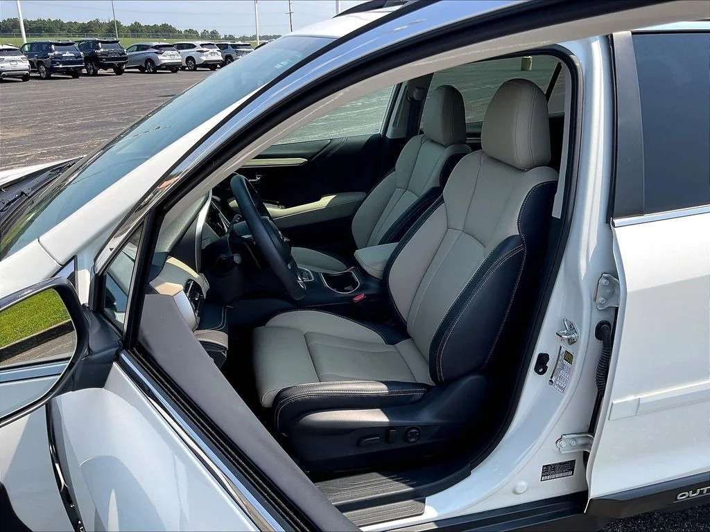 Used 2025 Crystal White Pearl Subaru Limited image 12