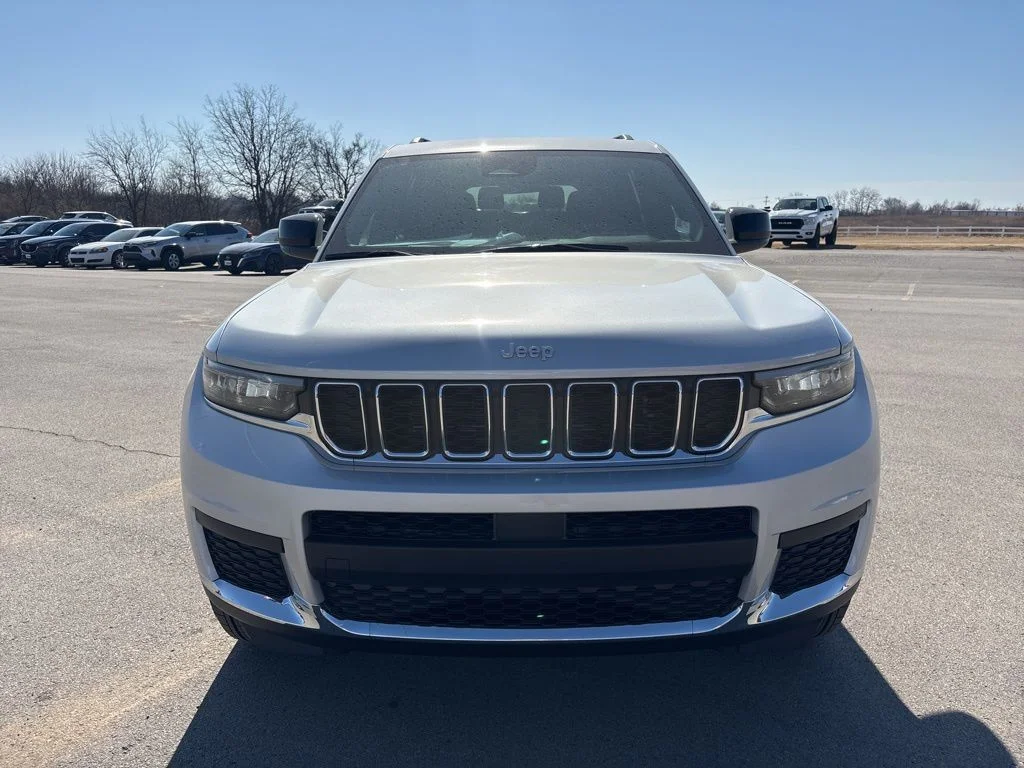 New 2026 Silver Zynith Exterior Paint Jeep Laredo image 8