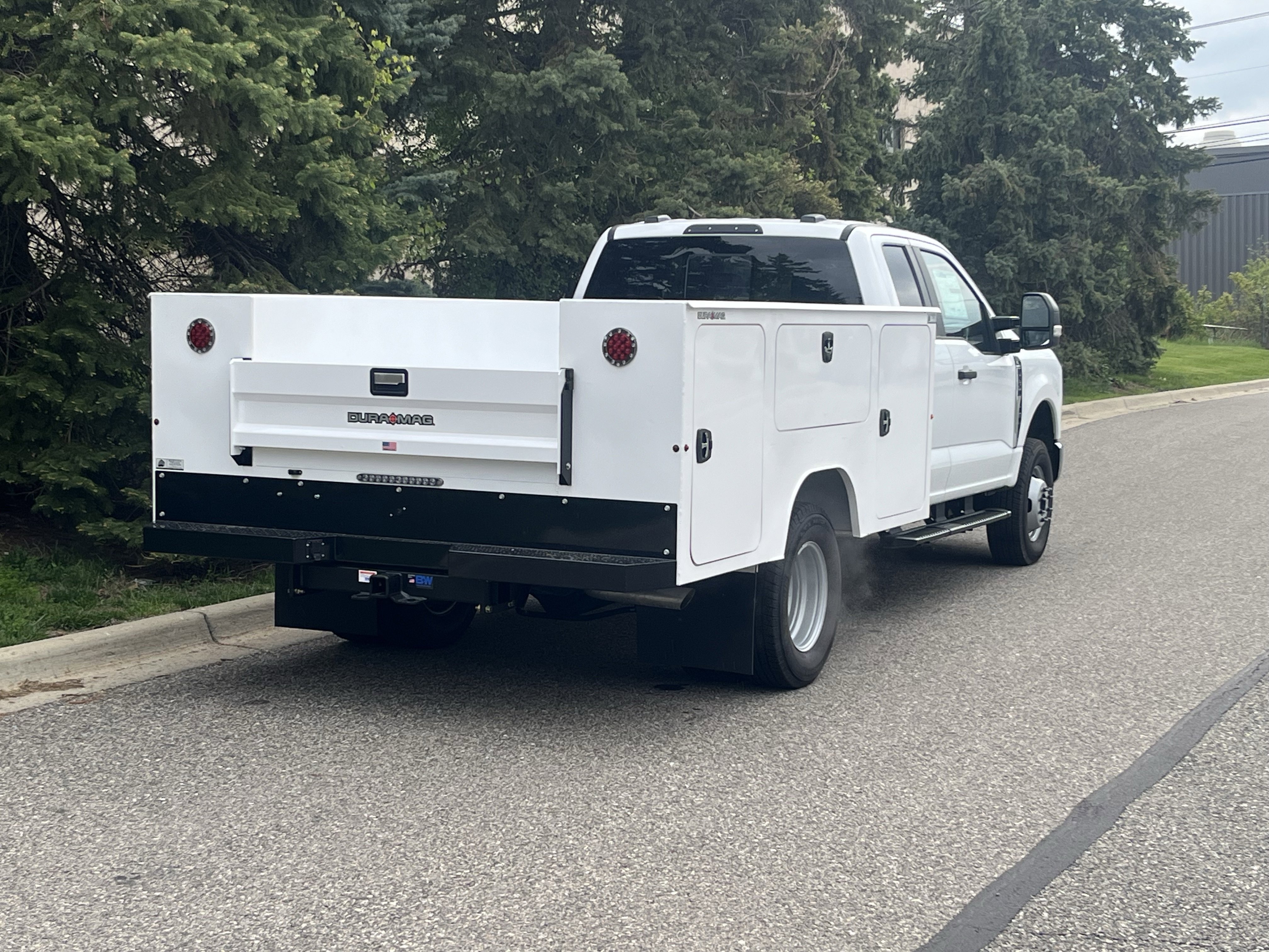 New 2025 Oxford White Ford XL image 3