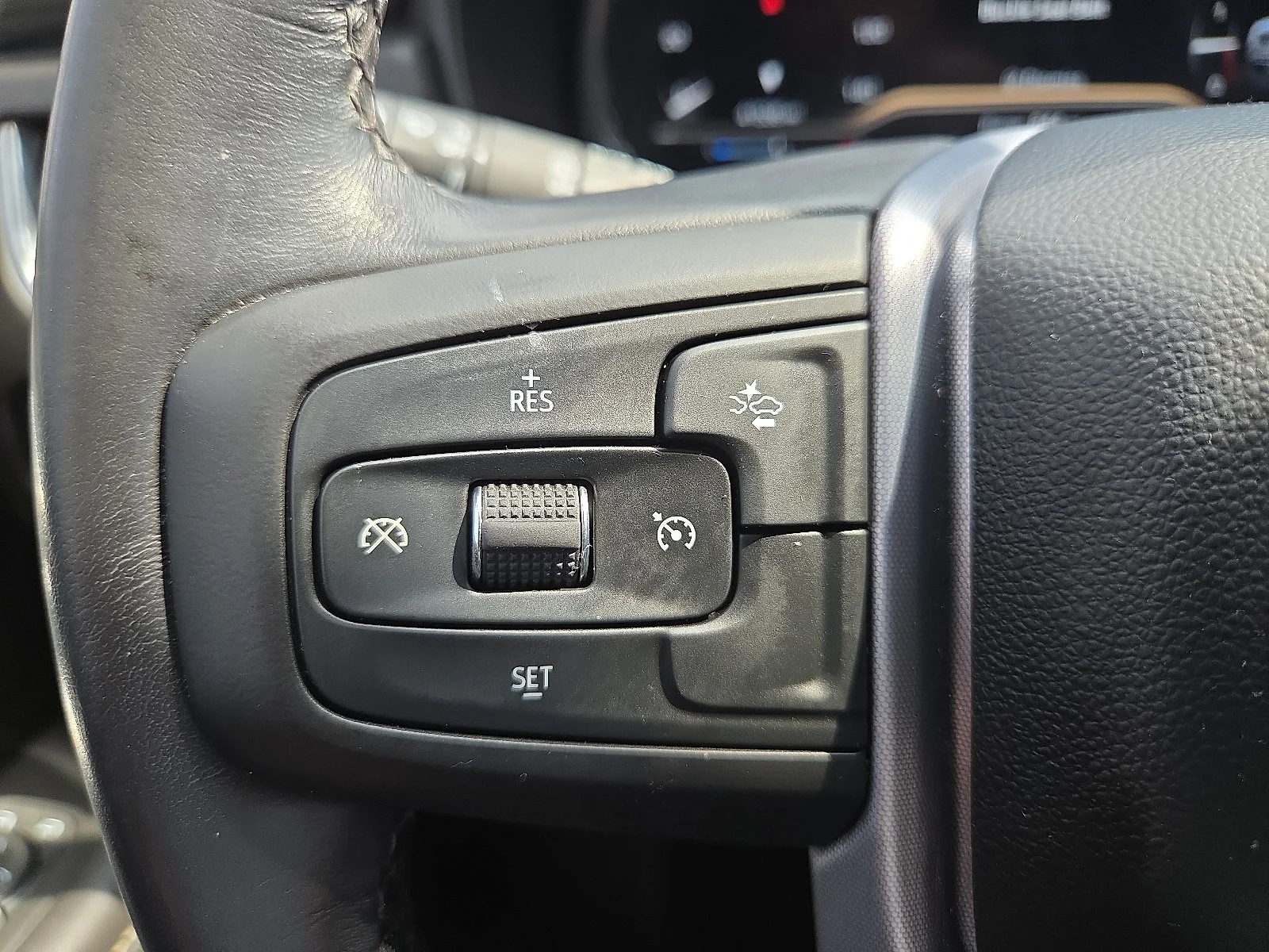 Used 2023 Summit White GMC SLT image 18