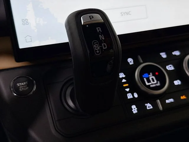 New 2026 Fuji White Land Rover X-Dynamic SE image 19