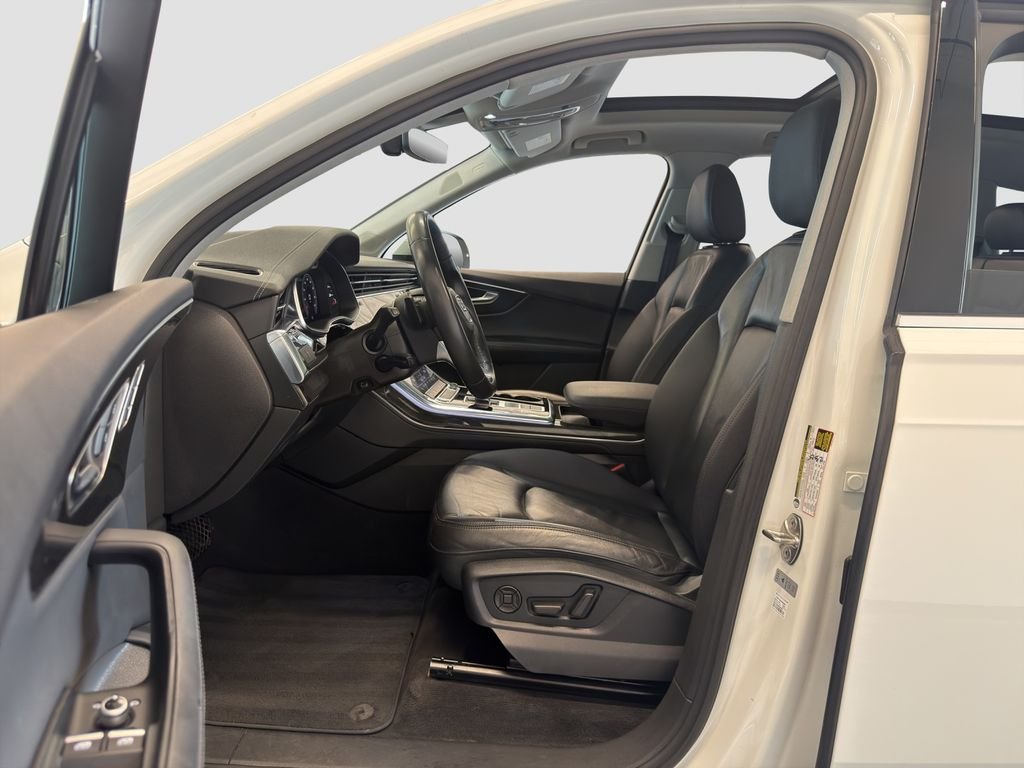 Used 2023  Audi 55 Premium Plus image 23