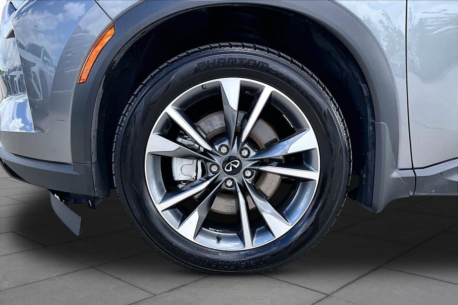 Used 2023 Graphite Shadow INFINITI LUXE image 11