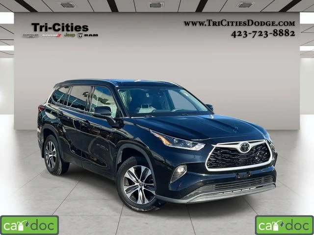 Used 2021 Black Toyota XLE image 1