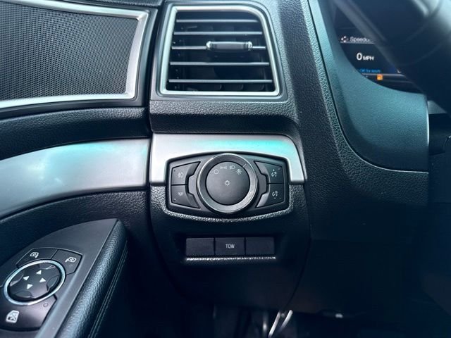 Used 2016 Gray Ford XLT image 12