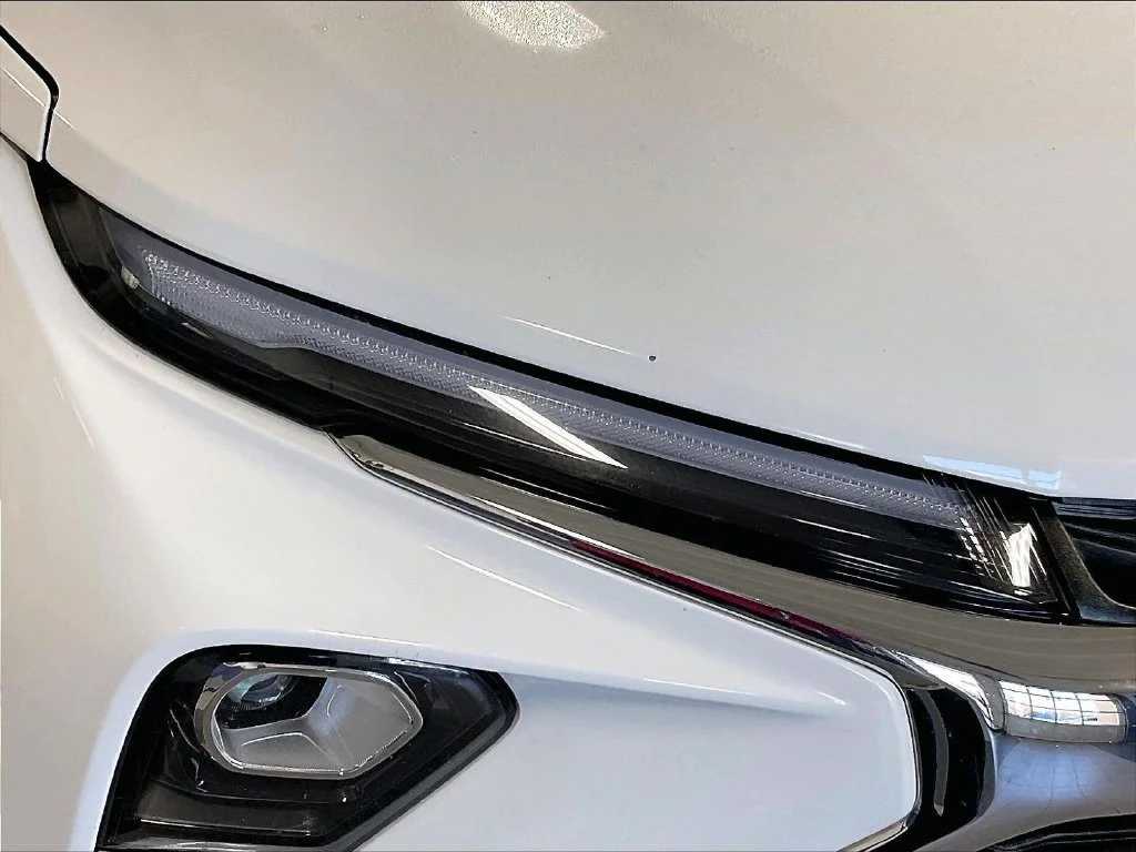 Used 2025 White Chevrolet LT image 32