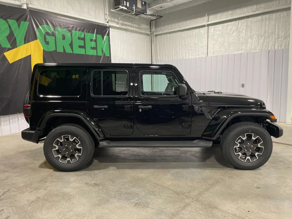 New 2026 Black Clear-Coat Exterior Paint Jeep Sahara image 4
