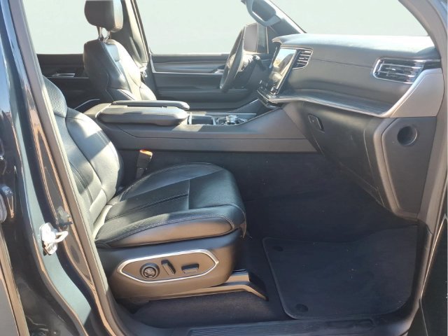 Used 2024  Jeep Series II image 24