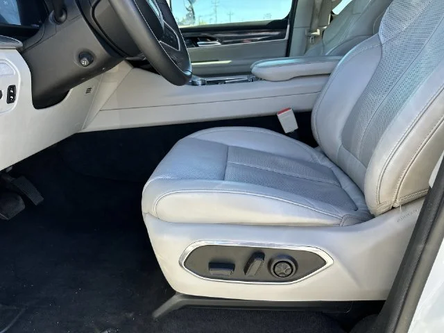 Used 2022 White Jeep Series II image 13